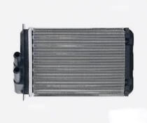 ベンツのヒーターコアです。こちらから冷却水が漏れます。